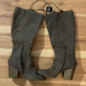 A.N..A  A New Approach Memory Foam Taupe heeled boots SZ 10 NWT